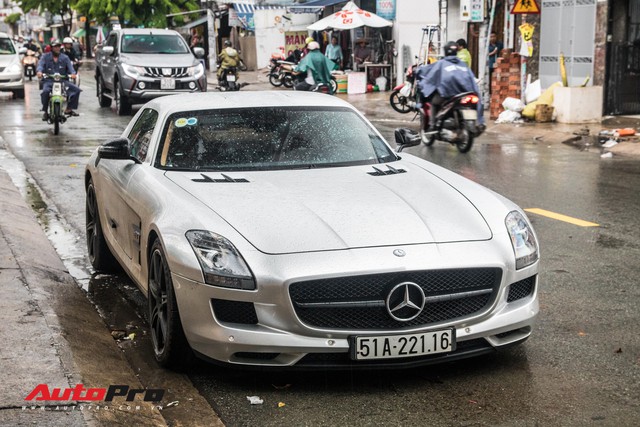 Tóm gọn Mercedes-Benz SLS AMG của ông Đặng Lê Nguyên Vũ khi trên đường về nhà riêng từ Đắk Lắk - Ảnh 2.