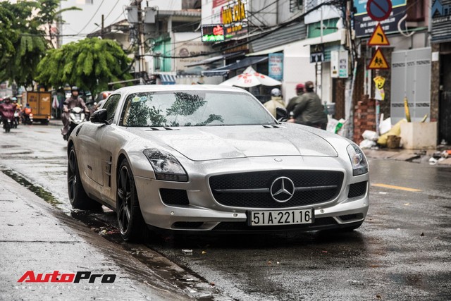 Tóm gọn Mercedes-Benz SLS AMG của ông Đặng Lê Nguyên Vũ khi trên đường về nhà riêng từ Đắk Lắk - Ảnh 3.