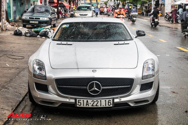 Tóm gọn Mercedes-Benz SLS AMG của ông Đặng Lê Nguyên Vũ khi trên đường về nhà riêng từ Đắk Lắk - Ảnh 4.