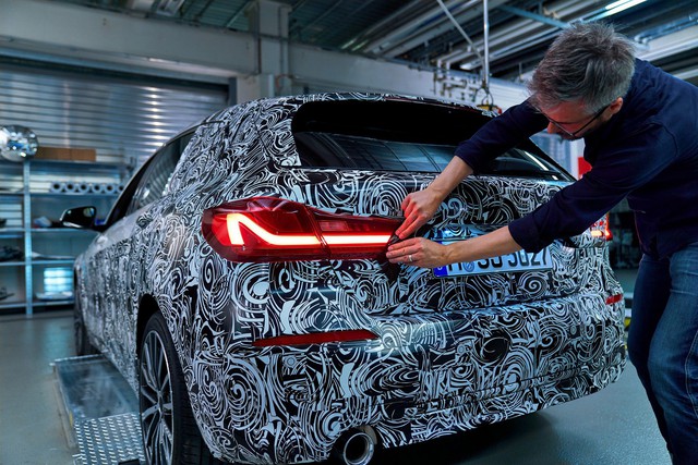 BMW 1-Series 2020 chính thức tung loạt ảnh hot đầu tiên, Mercedes A-Class cần dè chừng - Ảnh 3.