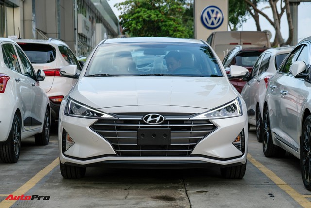 Cận cảnh Hyundai Elantra 2019 giá từ 580 triệu đồng đã về đại lý, phả hơi nóng lên Kia Cerato - Ảnh 2.