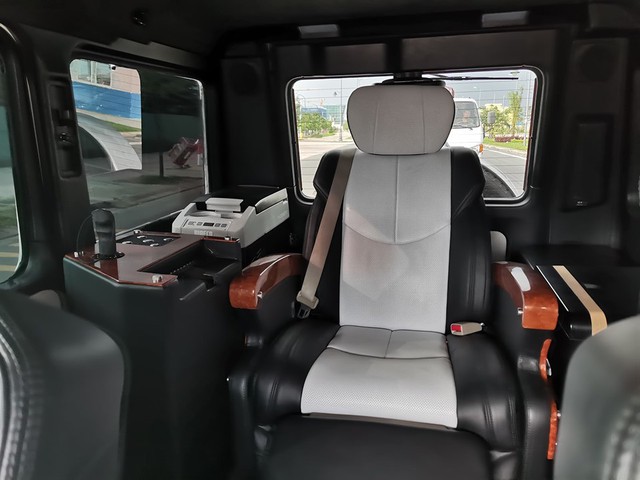 Từng lắp ống thở cho SUV hạng sang chưa đủ, cách làm gói nội thất mới cho Mercedes-AMG G63 của ông Đặng Lê Nguyên Vũ còn đặc biệt hơn thế - Ảnh 2. Từng lắp ống thở cho SUV hạng sang chưa đủ, cách làm gói nội thất mới cho Mercedes-AMG G63 của ông Đặng Lê Nguyên Vũ còn đặc biệt hơn thế - Ảnh 2.