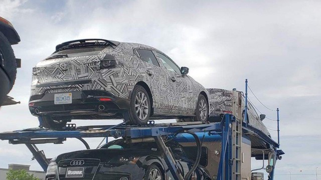 Phiên bản hiệu suất cao của Mazda3 xuất hiện trên đường vận chuyển