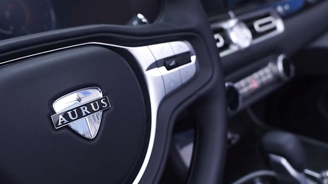 Limousine như Rolls-Royce của tổng thống Putin mở mui, chạy thử cho lễ diễu binh - Ảnh 4. Limousine như Rolls-Royce của tổng thống Putin mở mui, chạy thử cho lễ diễu binh - Ảnh 4.