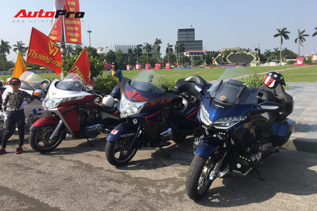 Dân chơi ô tô, mô tô khủng và độc tại Nghệ An đổ ra đường dịp sinh nhật Bác - Ảnh 2. Dân chơi ô tô, mô tô khủng và độc tại Nghệ An đổ ra đường dịp sinh nhật Bác - Ảnh 2.
