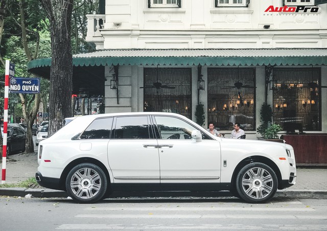 Vừa khui công, Rolls-Royce Cullinan đầu tiên Việt Nam đã cùng chủ nhân dạo phố Hà Nội - Ảnh 5. Vừa khui công, Rolls-Royce Cullinan đầu tiên Việt Nam đã cùng chủ nhân dạo phố Hà Nội - Ảnh 5.