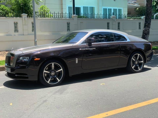 Dân chơi đồng hồ khét tiếng Hà Nội bán Rolls-Royce Ghost độ, mua Rolls-Royce Wraith đặc biệt không kém - Ảnh 3.