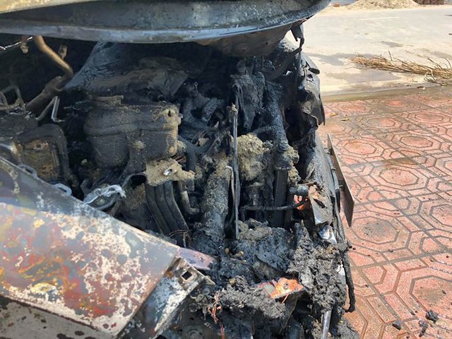 Vụ Honda CR-V bị cháy ở Nam Định: Hãng cho kỹ thuật viên đến tìm hiểu - Ảnh 3.