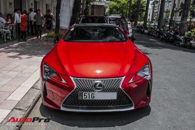 Lexus LC500 độc nhất Việt Nam chia tay Hà Nội, về tay đại gia Sài Gòn - Ảnh 2. Lexus LC500 độc nhất Việt Nam chia tay Hà Nội, về tay đại gia Sài Gòn - Ảnh 2.