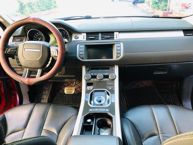 Range Rover Evoque ‘full option’ màu ‘tắc kè hoa’ đi 4 năm được bán ngang giá Mercedes-Benz GLC mới tinh - Ảnh 4. Range Rover Evoque ‘full option’ màu ‘tắc kè hoa’ đi 4 năm được bán ngang giá Mercedes-Benz GLC mới tinh - Ảnh 4.