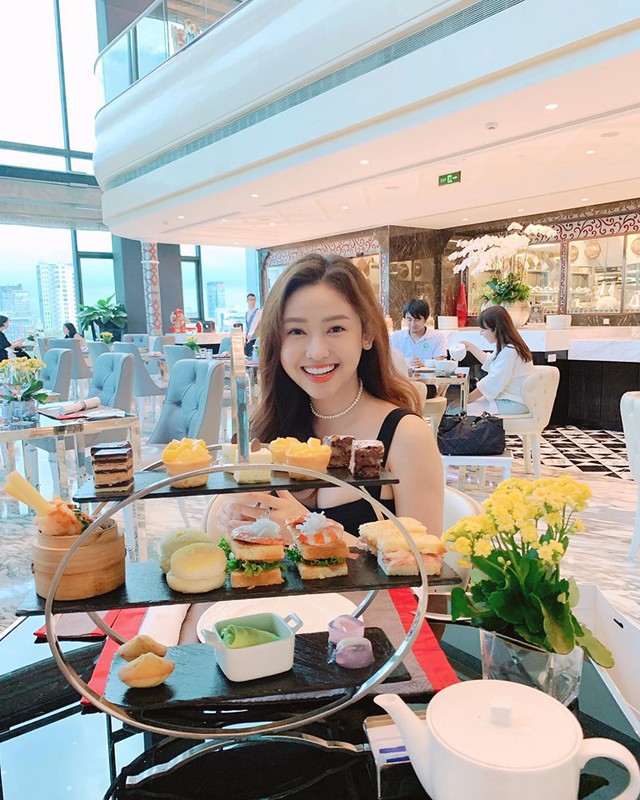 Thuý Vi băn khoăn nên mua xe Audi hay BMW, dân mạng vào “thả” nhẹ comment: Midu mới tậu Mercedes” - Ảnh 1. Thuý Vi băn khoăn nên mua xe Audi hay BMW, dân mạng vào “thả” nhẹ comment: Midu mới tậu Mercedes” - Ảnh 1.