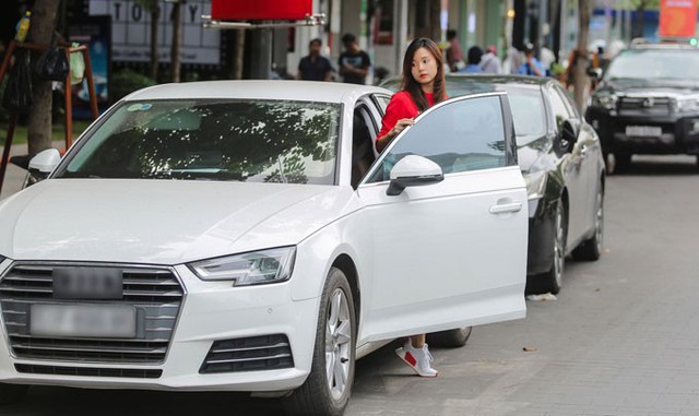 Hot girl Midu khoe tậu thêm Mercedes tiền tỷ, nhưng đó chưa phải là tất cả trong bộ sưu tập xe khủng của cô nàng! - Ảnh 4. Hot girl Midu khoe tậu thêm Mercedes tiền tỷ, nhưng đó chưa phải là tất cả trong bộ sưu tập xe khủng của cô nàng! - Ảnh 4.