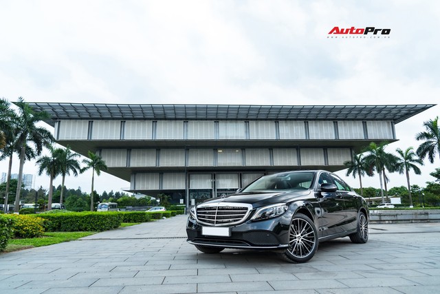 Đánh giá Mercedes-Benz C200 Exclusive: Lựa chọn ‘quốc dân’ cho người muốn ‘nhập môn’ xe sang - Ảnh 8.