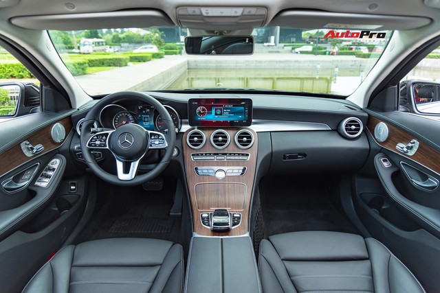 Đánh giá Mercedes-Benz C200 Exclusive: Lựa chọn ‘quốc dân’ cho người muốn ‘nhập môn’ xe sang - Ảnh 4.