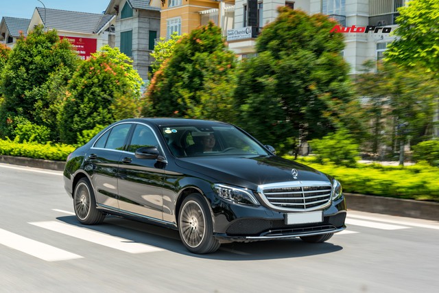 Đánh giá Mercedes-Benz C200 Exclusive: Lựa chọn ‘quốc dân’ cho người muốn ‘nhập môn’ xe sang - Ảnh 7.