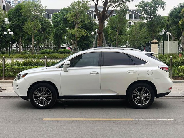6 năm chạy 80.000 km, Lexus RX350 vẫn giữ giá hơn 2 tỷ đồng - Ảnh 2. 6 năm chạy 80.000 km, Lexus RX350 vẫn giữ giá hơn 2 tỷ đồng - Ảnh 2.