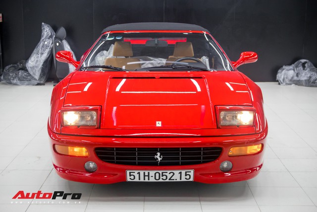 Diện kiến Ferrari F355 F1 Spider độc nhất Việt Nam: Dễ hiểu vì sao hơn 20 năm vẫn thu hút giới mộ xe - Ảnh 36. Diện kiến Ferrari F355 F1 Spider độc nhất Việt Nam: Dễ hiểu vì sao hơn 20 năm vẫn thu hút giới mộ xe - Ảnh 36.