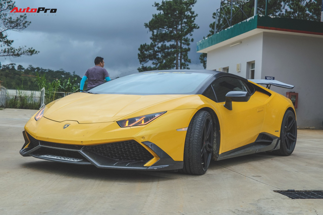 Xót xa siêu xe Lamborghini Huracan độ Mansory của đại gia Nha Trang nằm phủ bụi kín đặc - Ảnh 2.