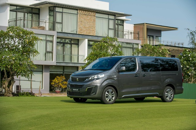 Khám phá chi tiết Peugeot Traveller Premium giá gần 2,25 tỷ đồng - MPV hạng sang cho thương gia - Ảnh 1.