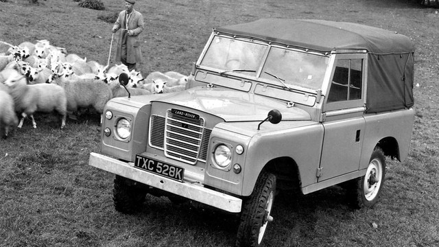 Điệp viên 007 không dùng Aston Martin, lái Land Rover nhưng không hào nhoáng như nhiều người tưởng - Ảnh 3.