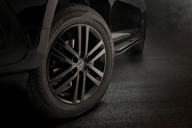 Gần 90.000 USD cho một chiếc Nissan Navara đặc biệt gắn mác Mercedes-Benz có xứng đáng? - Ảnh 6. Gần 90.000 USD cho một chiếc Nissan Navara đặc biệt gắn mác Mercedes-Benz có xứng đáng? - Ảnh 6.
