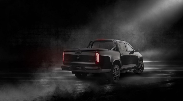 Gần 90.000 USD cho một chiếc Nissan Navara đặc biệt gắn mác Mercedes-Benz có xứng đáng? - Ảnh 1. Gần 90.000 USD cho một chiếc Nissan Navara đặc biệt gắn mác Mercedes-Benz có xứng đáng? - Ảnh 1.