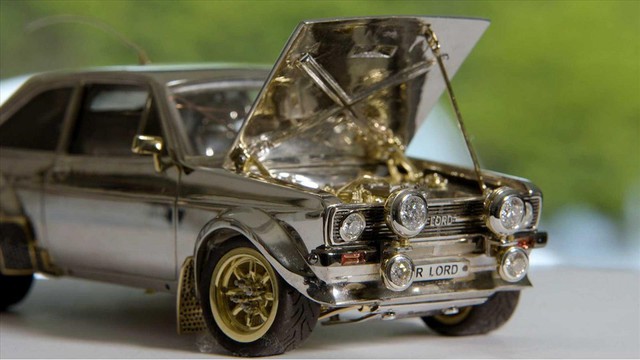 Mất 25 năm để sản xuất ôtô bằng kim cương và vàng - Ảnh 1.