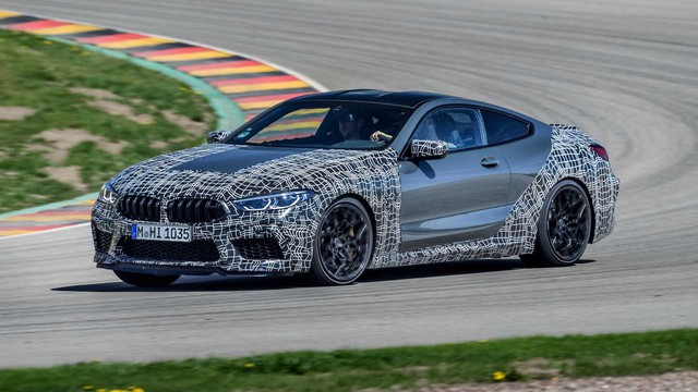 BMW tiếp tục nhá hàng M8, hé lộ chế độ lái M, công nghệ phanh mới - Ảnh 1. BMW tiếp tục nhá hàng M8, hé lộ chế độ lái M, công nghệ phanh mới - Ảnh 1.