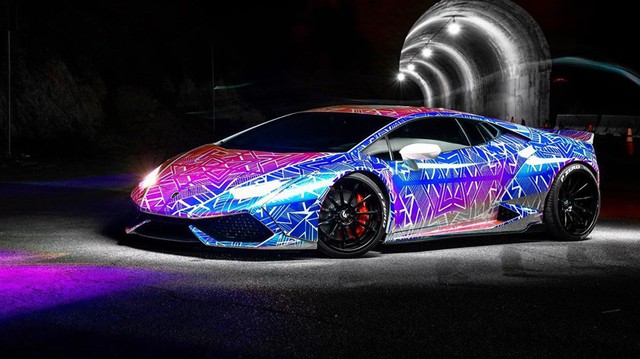Rapper Chris Brown độ Lamborghini phong cách tắc kè hoa làm nức lòng người hâm mộ