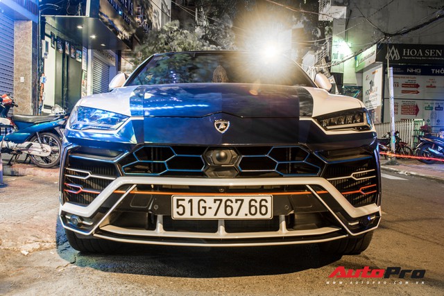 Minh nhựa lái siêu SUV Lamborghini Urus đi ăn đêm sau khi nhận Mercedes-AMG G63 Edition 1 - Ảnh 1.