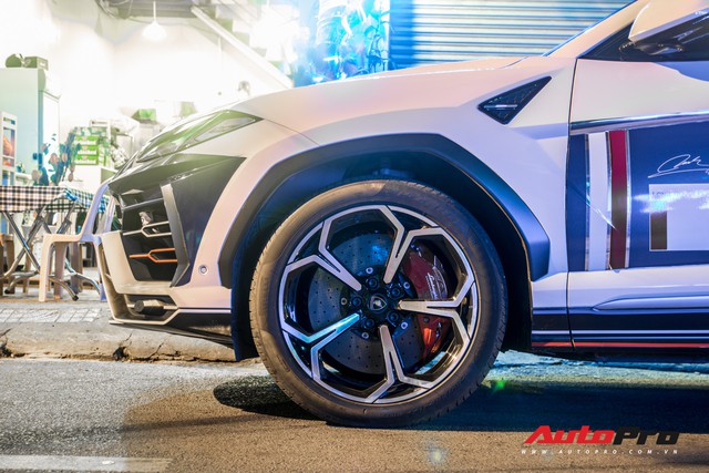 Minh nhựa lái siêu SUV Lamborghini Urus đi ăn đêm sau khi nhận Mercedes-AMG G63 Edition 1 - Ảnh 3.