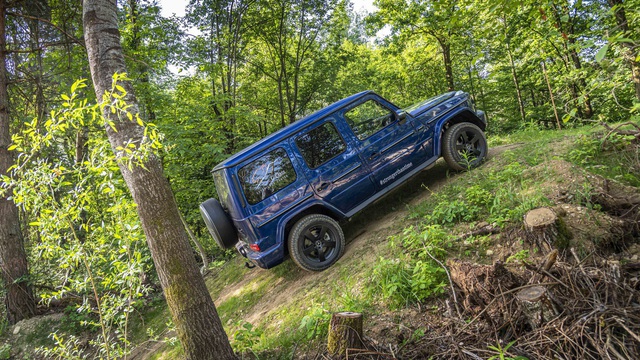 Mercedes-Benz G-Class sớm không còn "uống xăng như nước lã" nhưng...