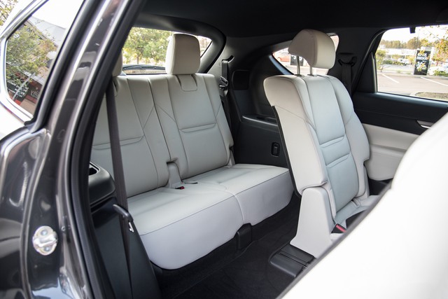 Mazda CX-8 chốt lịch ra mắt Việt Nam, đe doạ Hyundai Santa Fe - Ảnh 3. Mazda CX-8 chốt lịch ra mắt Việt Nam, đe doạ Hyundai Santa Fe - Ảnh 3.