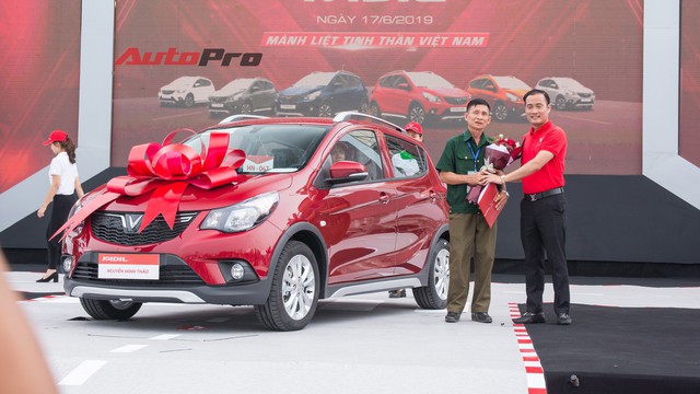 VinFast bàn giao hàng trăm xe Fadil, lập kỷ lục tại Việt Nam