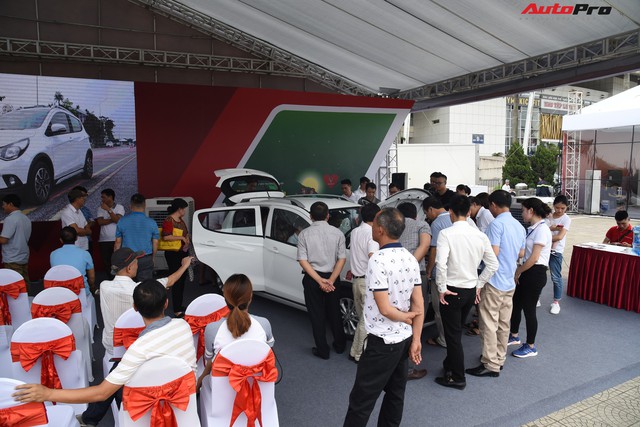 VinFast bàn giao hàng trăm xe Fadil, lập kỷ lục tại Việt Nam - Ảnh 13.