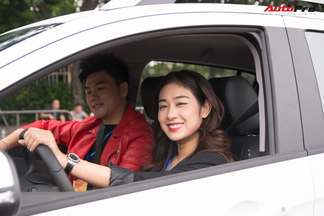 Dàn sao Về nhà đi con đùa nghịch tại buổi lễ bàn giao xe VinFast Fadil - Ảnh 7. Dàn sao Về nhà đi con đùa nghịch tại buổi lễ bàn giao xe VinFast Fadil - Ảnh 7.