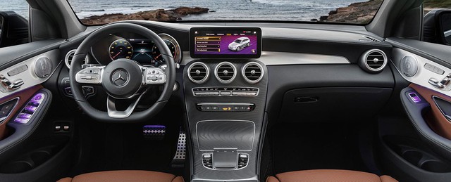 Mua Mercedes-Benz GLC hiện tại hay đợi phiên bản nâng cấp: Bài toán dễ giải của nhà giàu Việt - Ảnh 2. Mua Mercedes-Benz GLC hiện tại hay đợi phiên bản nâng cấp: Bài toán dễ giải của nhà giàu Việt - Ảnh 2.