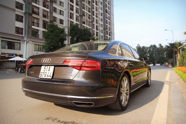 Audi A8 L 2015 giá gần 2,9 tỷ đồng, lựa chọn cho người chán Mẹc S, Bim 7 - Ảnh 3. Audi A8 L 2015 giá gần 2,9 tỷ đồng, lựa chọn cho người chán Mẹc S, Bim 7 - Ảnh 3.