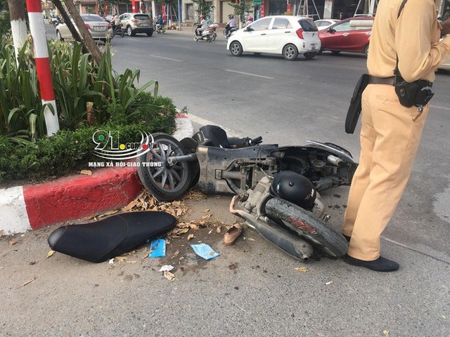 Camera an ninh bóc lỗi sang đường gây tai nạn nghiêm trọng của người phụ nữ đi xe máy - Ảnh 3.