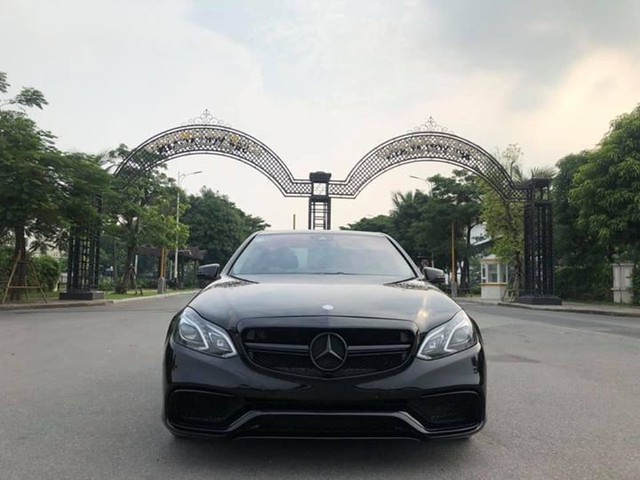 Tốn 250 triệu độ E63, Mercedes-Benz E-Class vẫn rẻ như Toyota Camry - Ảnh 1. Tốn 250 triệu độ E63, Mercedes-Benz E-Class vẫn rẻ như Toyota Camry - Ảnh 1.