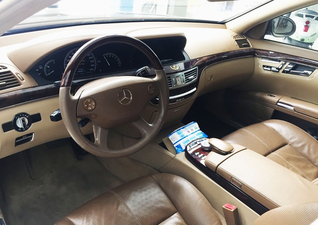 Độ body S63 AMG, Mercedes-Benz S550 vẫn rẻ như Toyota Vios vì lý do này - Ảnh 3. Độ body S63 AMG, Mercedes-Benz S550 vẫn rẻ như Toyota Vios vì lý do này - Ảnh 3.
