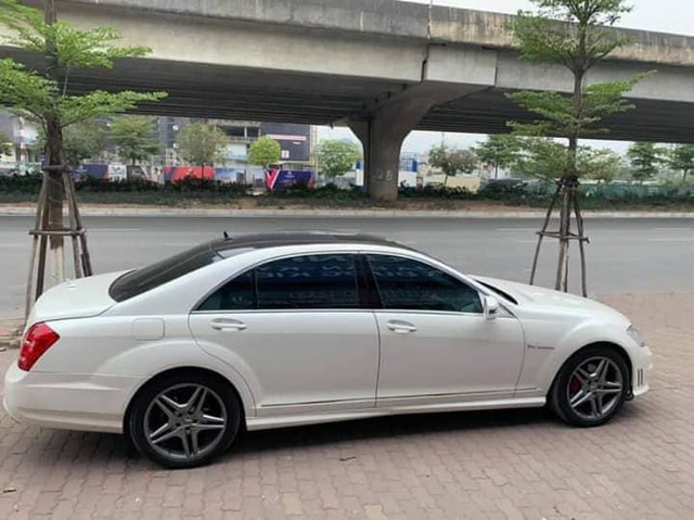 Độ body S63 AMG, Mercedes-Benz S550 vẫn rẻ như Toyota Vios vì lý do này - Ảnh 4. Độ body S63 AMG, Mercedes-Benz S550 vẫn rẻ như Toyota Vios vì lý do này - Ảnh 4.