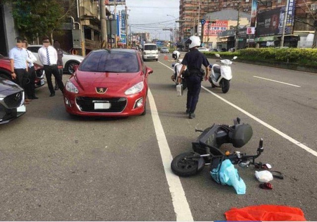 Nam thanh niên người Việt ở Đài Loan tử vong khi tham gia giao thông vì sự bất cẩn nhiều tài xế ô tô mắc phải - Ảnh 3.