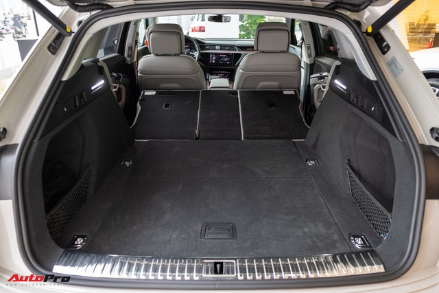 Khám phá Audi e-tron đầu tiên Việt Nam: Không bỏ sót chi tiết nào từ trong ra ngoài - Ảnh 20. Khám phá Audi e-tron đầu tiên Việt Nam: Không bỏ sót chi tiết nào từ trong ra ngoài - Ảnh 20.