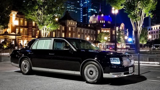 Video: Khám phá nhiều chi tiết thú vị trên Toyota Century - 'Rolls-Royce' của người Nhật