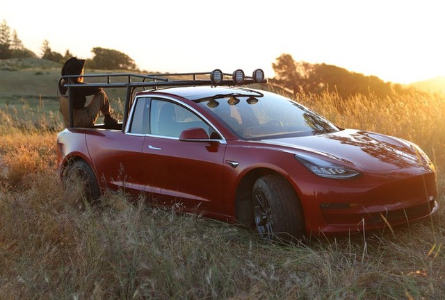 YouTuber thừa tiền cưa đôi Tesla Model 3 thành xe bán tải - Ảnh 2.