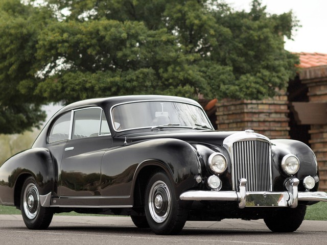 30 chiếc xe Bentley đắt giá nhất tụ họp về một điểm - Ảnh 2.