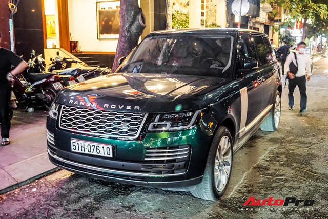 Range Rover Autobiography 2019 màu độc rực rỡ trên đường phố Sài Gòn - Ảnh 4.