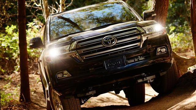BMW đã "tặng" Z4 cho Toyota, giờ sẽ nhận lại Land Cruiser?