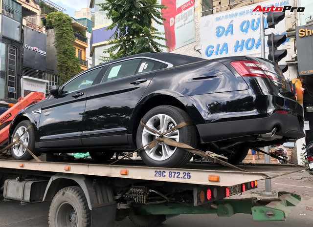 Hàng hiếm Ford Taurus 2019 vừa cập bến Việt Nam - Ảnh 1.